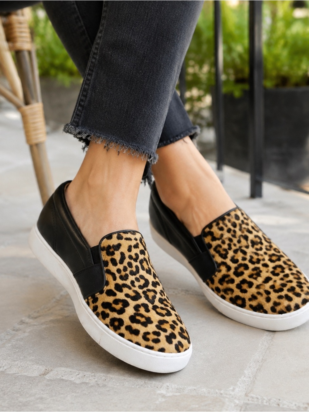 Vionic Demetra Women’s 6.5 Leopard Calf Hair Black Leather Slip On Sneakers